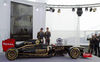 LA F-1 ARRANC� CON LAS PRESENTACIONES DE LOS EQUIPOS SAUBER, TORO ROSSO Y LOTUS-RENAULT.